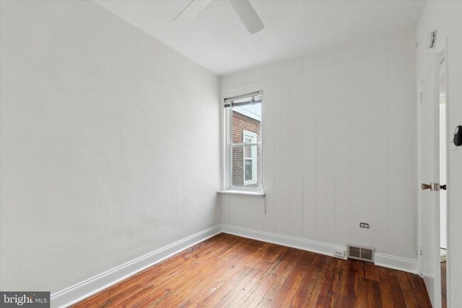 Building Photo - 1820 N Mascher St