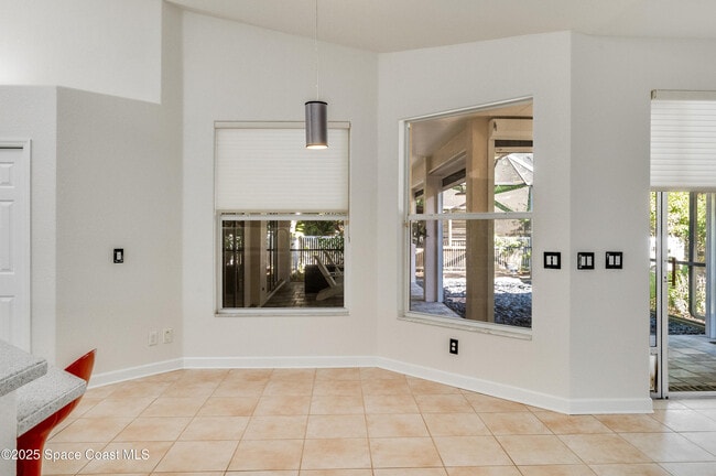 Building Photo - 129 Signature Dr