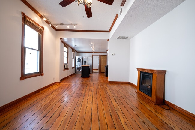 Building Photo - 1417 6th St NE