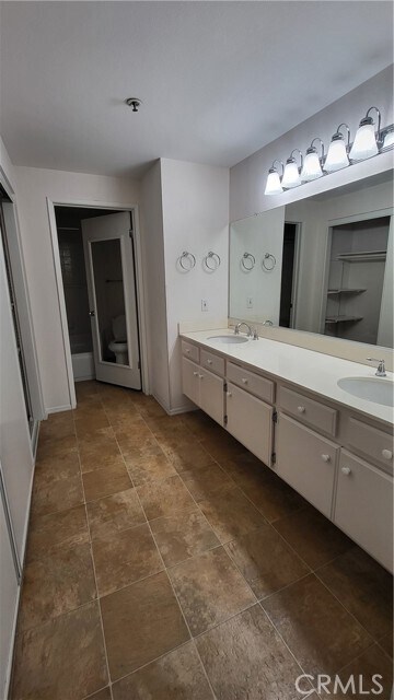 Building Photo - 2571 Plaza del Amo