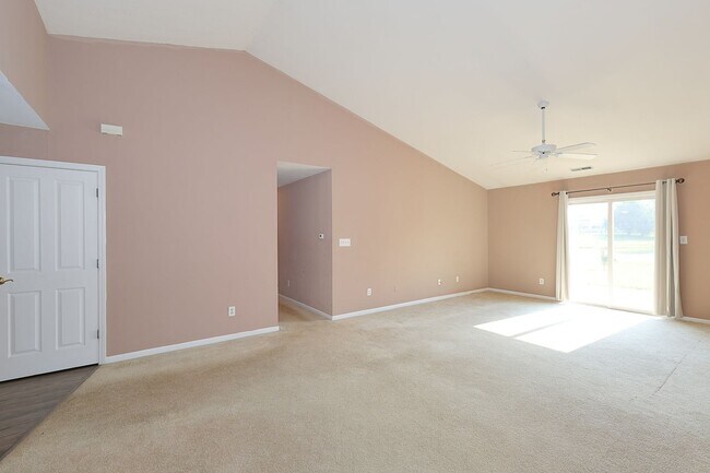 Building Photo - 3 Bedroom 2 Bath Waterfront Retreat in Fra...