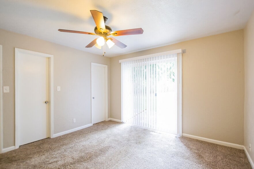 Building Photo - 155 Sunny Ln