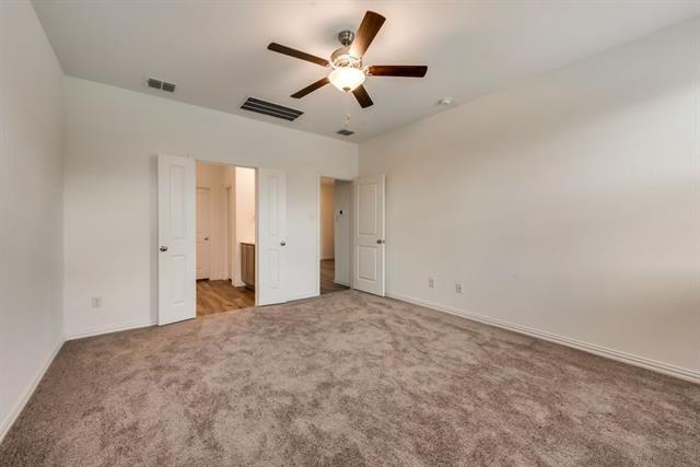 Building Photo - 1833 Lake Grove Dr