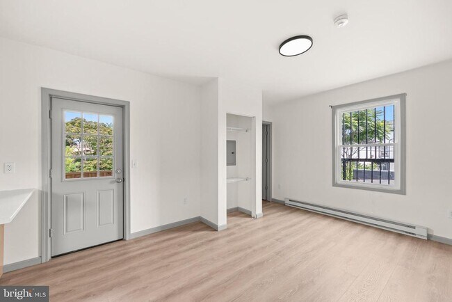 Building Photo - 531 Walton St