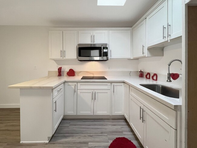 Interior Photo - LB1045