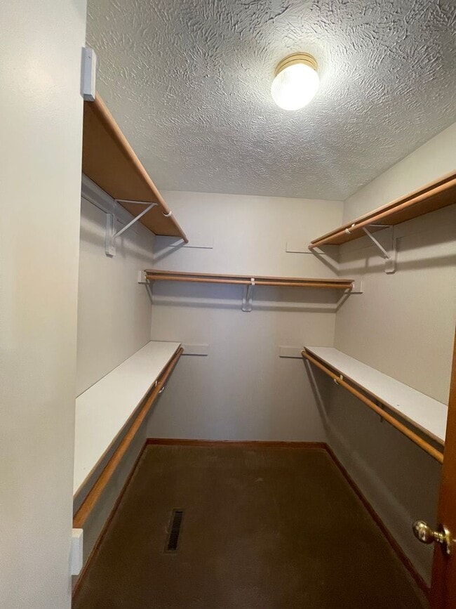 Building Photo - 17116 I St