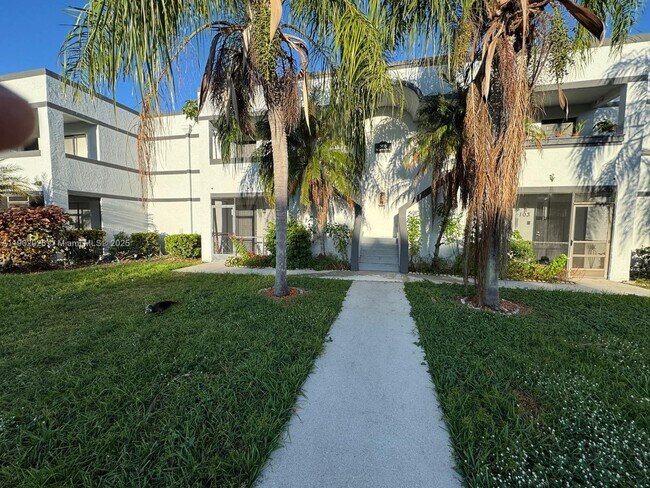 Building Photo - 161 Lakeview Dr