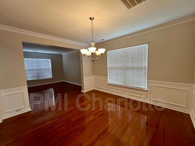 Building Photo - 7001 Mountain Top Ct