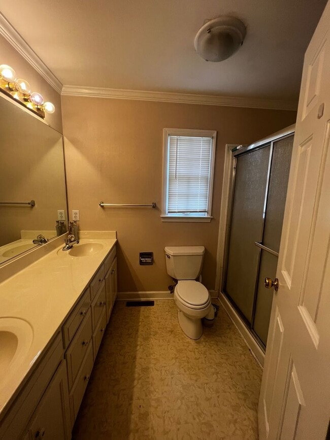 Building Photo - Three bedroom, 2 bath house in Gibsonville