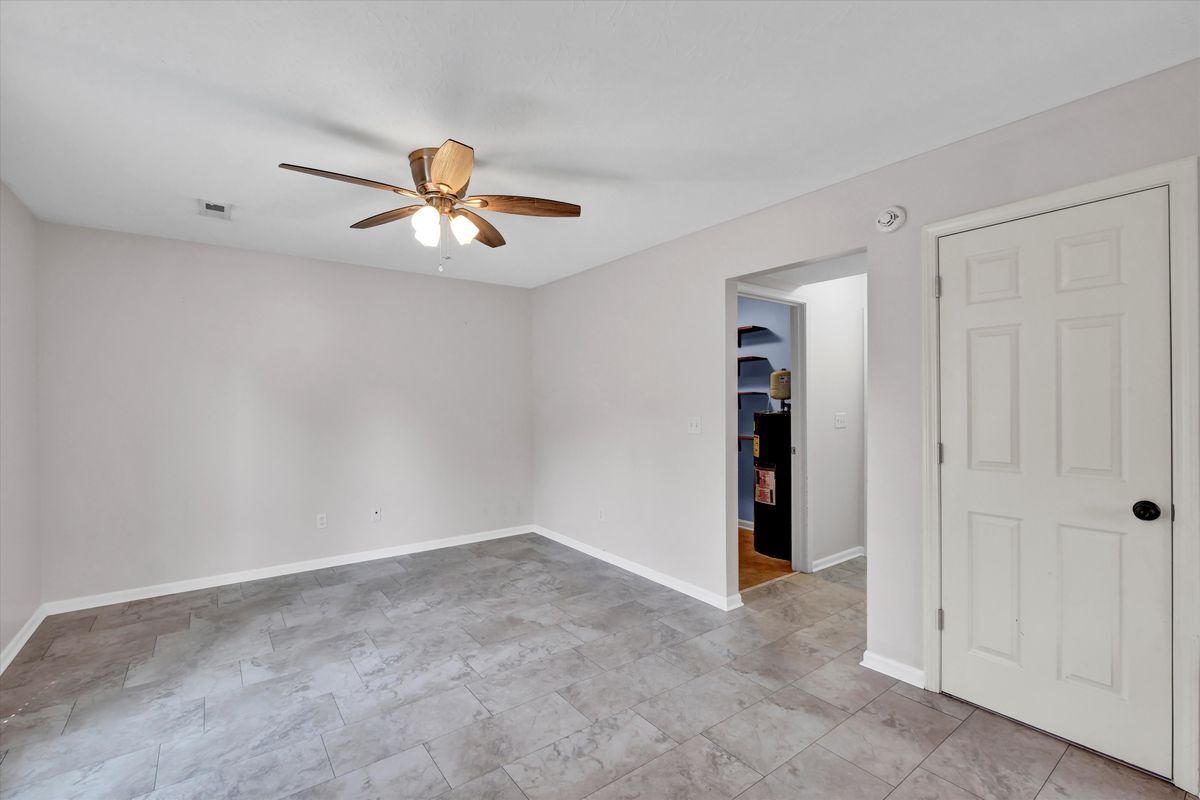 Building Photo - 204 Greenleaf Dr