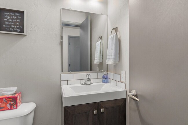 Building Photo - 1800 E Northland Ave