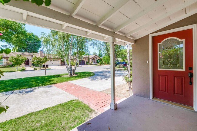 Building Photo - Single Story Gem in Saratoga! Quaint 3 BR 1.5 BA Home Ready for Occupancy with all new Air Condit...