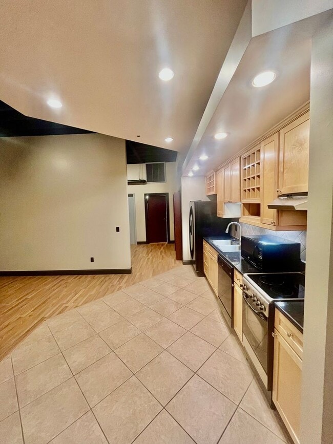 Building Photo - Beautiful Loft in Downtown Springfield