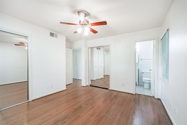Building Photo - 10915 Cedarhurst Dr