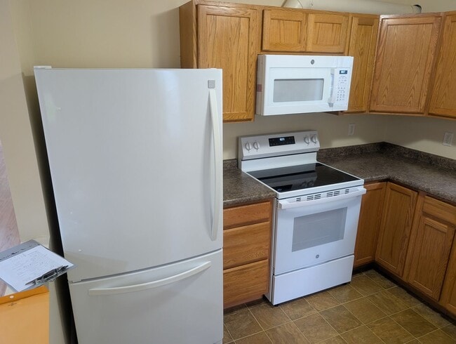 Building Photo - Gorgeous One+ bedroom in Brunswick