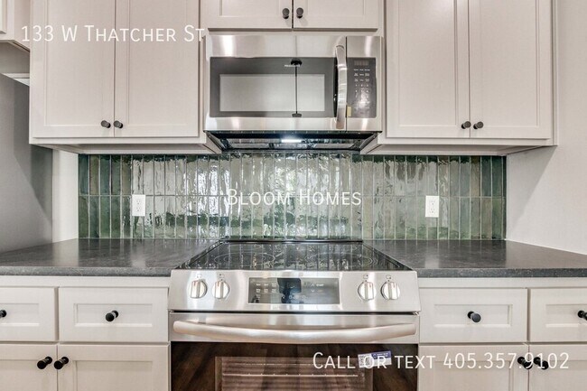 Building Photo - 133 W Thatcher St