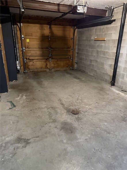 Building Photo - 210 Woodhaven Dr