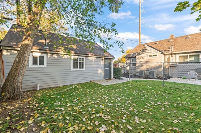 Building Photo - Private Boise Bench Studio Home