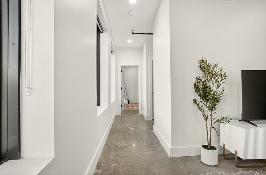 Building Photo - 309 S Boulder Ave