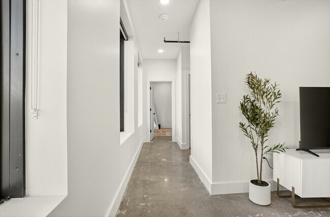 Building Photo - 309 S Boulder Ave