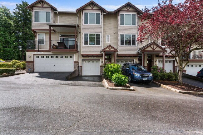 Building Photo - Spacious 3-Level Townhome for Rent in Prime Location