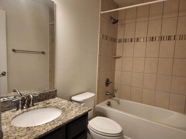 Building Photo - Plaza Midwood Townhome