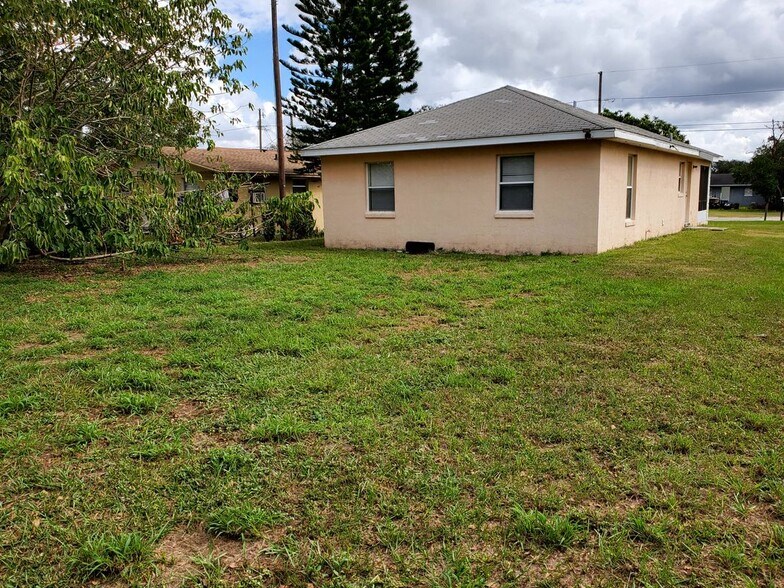 Building Photo - 1022 Church St