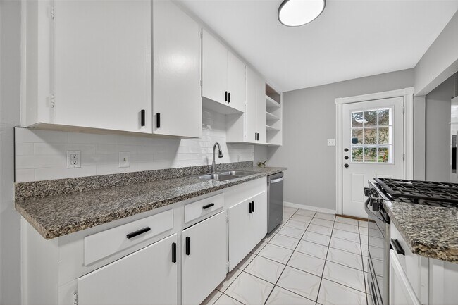 Building Photo - 6741 Feldspar St