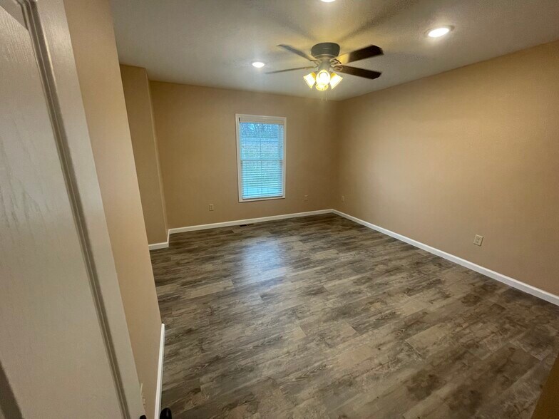 Building Photo - 1206 Bardsley Rd