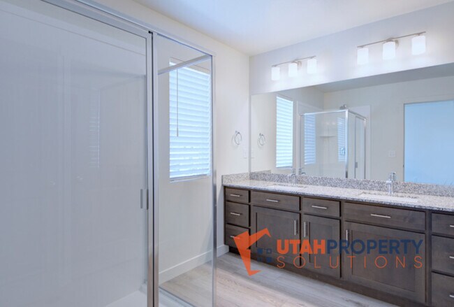 Building Photo - 952 W 500 S