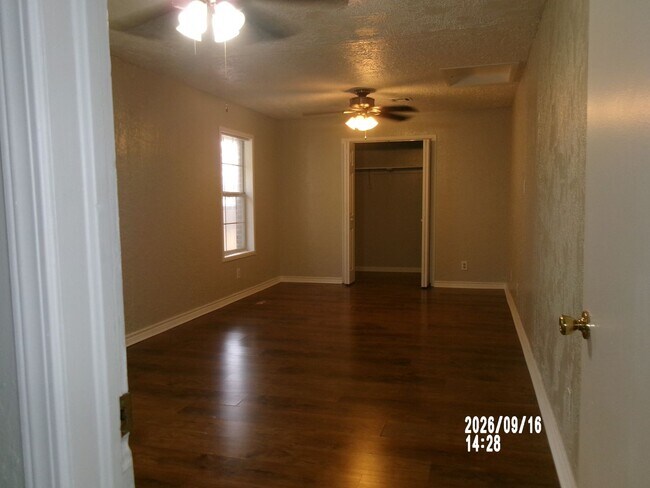 Building Photo - 1612 NW 25th St