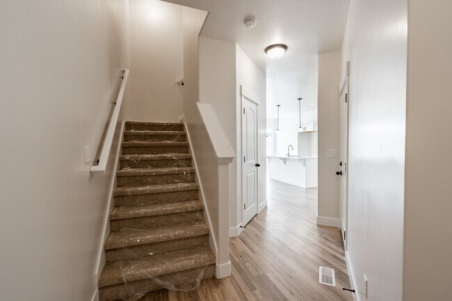 Building Photo - 4016 Big Horn Dr