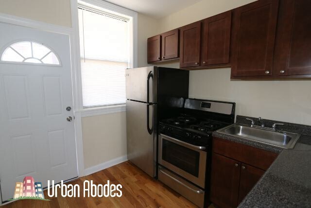 Building Photo - 4414 N Wolcott Ave
