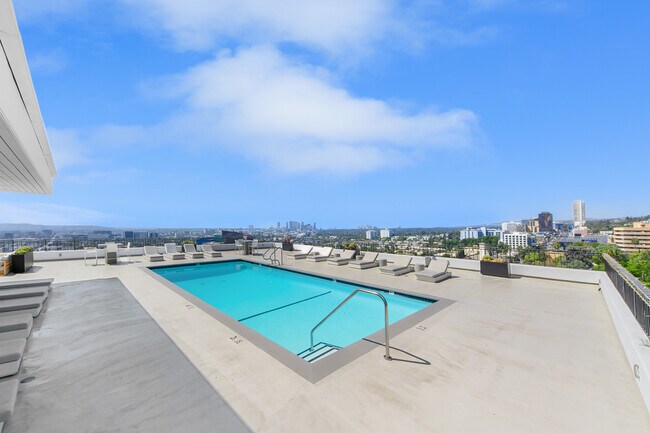 Building Photo - 1100 Alta Loma Rd