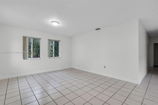 Building Photo - 2817 SW 39th Ave