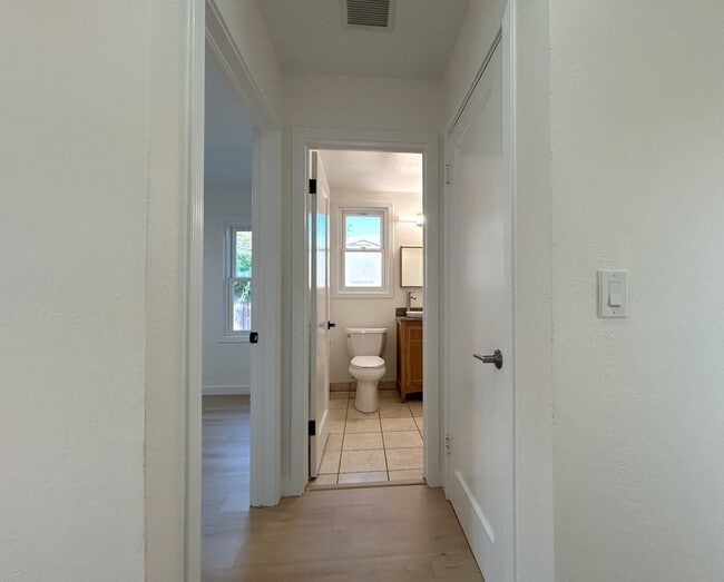 Building Photo - Charming Menlo Park Home in Picturesque Ne...
