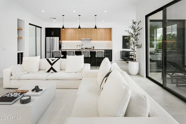 Building Photo - 4002 N 33rd Pl