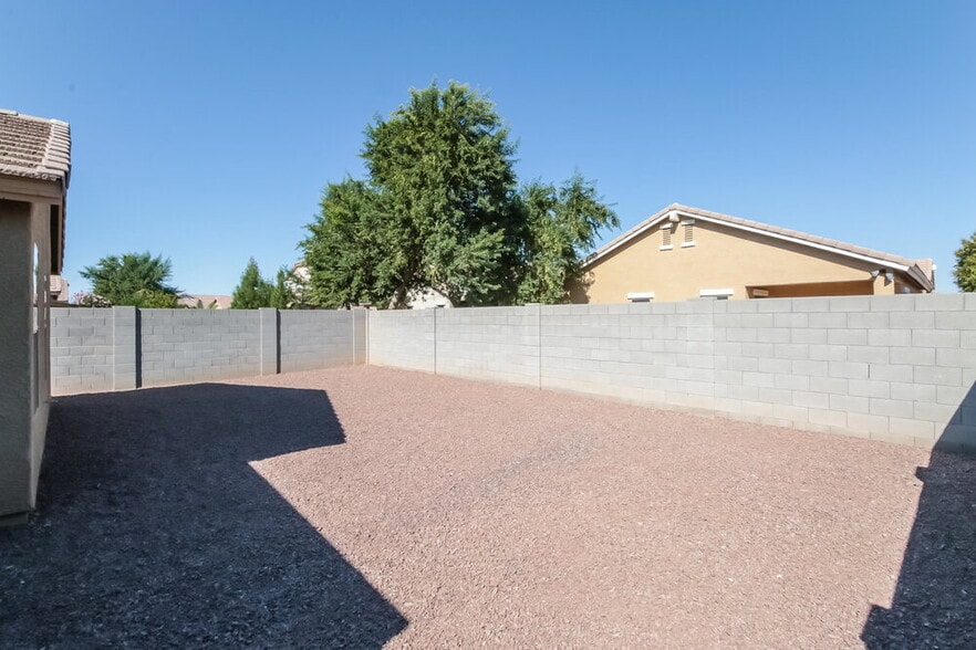 Building Photo - 1674 W Corriente Dr