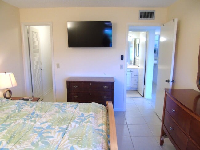 Building Photo - 219 Normandy Ln