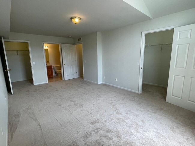 Building Photo - Shelby Township 2 Bedroom, 2 Bath Condo-St...