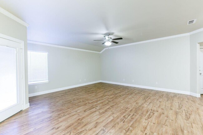 Building Photo - 9804 Avenue V