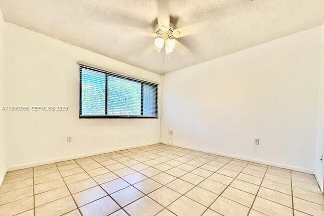 Building Photo - 2816 SW 14th Dr