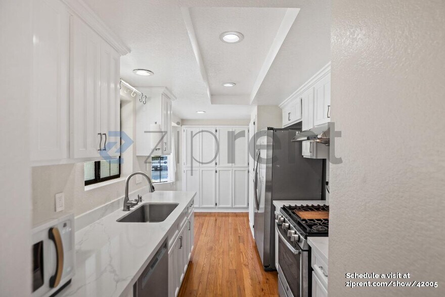 Building Photo - 871 Praderia Cir