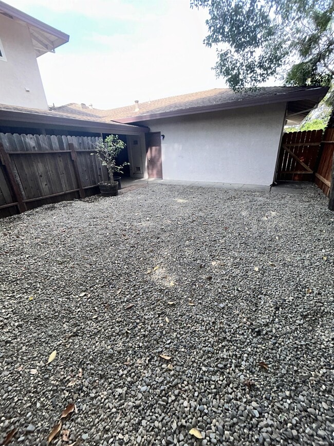 Building Photo - 7312 S Land Park Dr