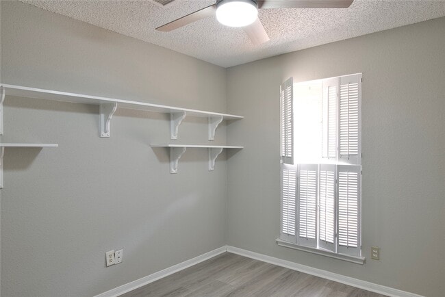 Building Photo - 3418 Green Fields Dr