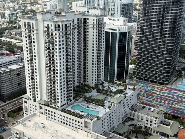 Building Photo - 1100S S Miami Ave