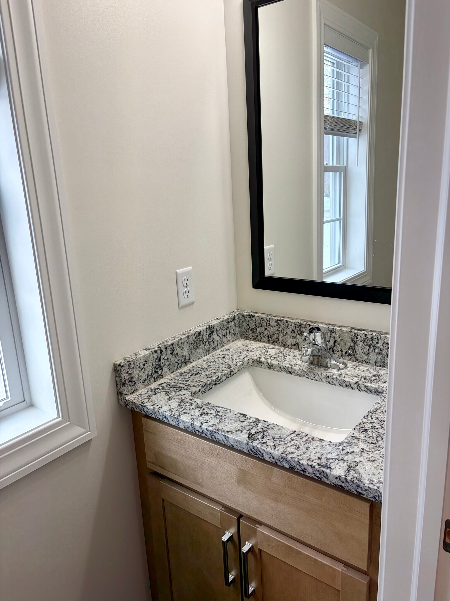 Building Photo - 122 Memphis St