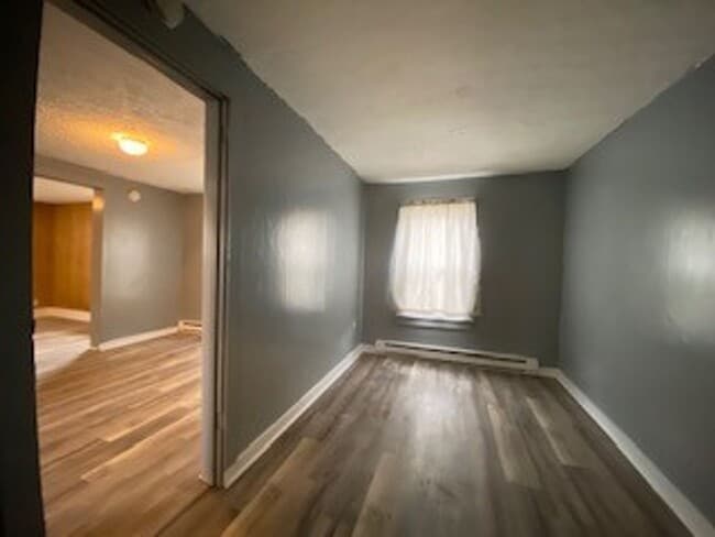 Building Photo - $200 OFF FIRST MONTH RENT -1 Bedroom Single Family Home in Elkhart!