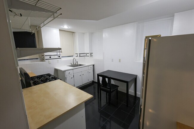 Building Photo - 235 Savin Hill Ave