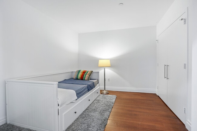 Building Photo - 257 W 117th St